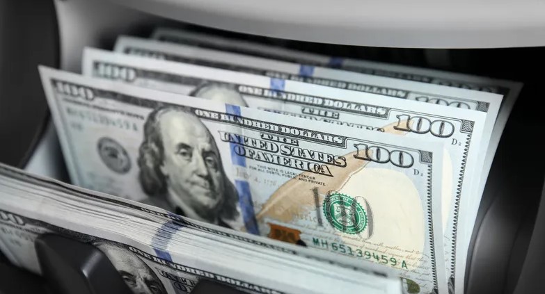 سعر الدولار في مصر اليوم الإثنين 12/2/2024 في السوق السوداء والبنك المركزي